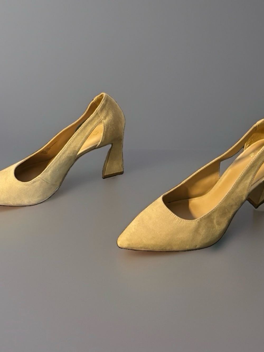 Crown & Ivy Women's Pointed-Toe Suede Pumps in Light Beige S 9.5